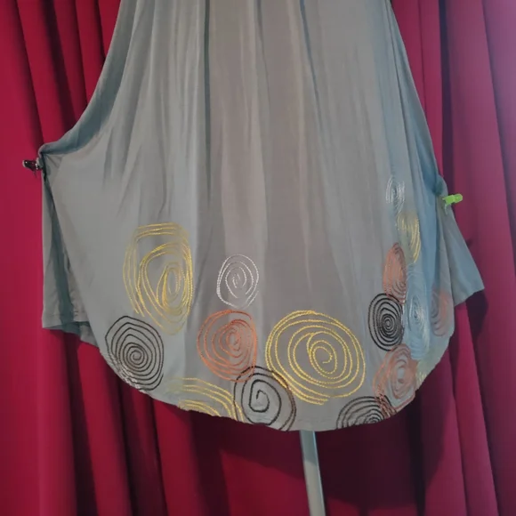 Monroe & Main embroidered midi dress - Picture 8 of 8